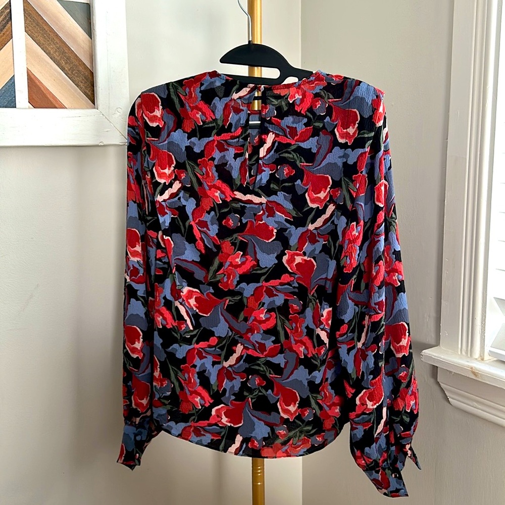 RW&CO Flower print crepe blouse - Picture 5 of 8